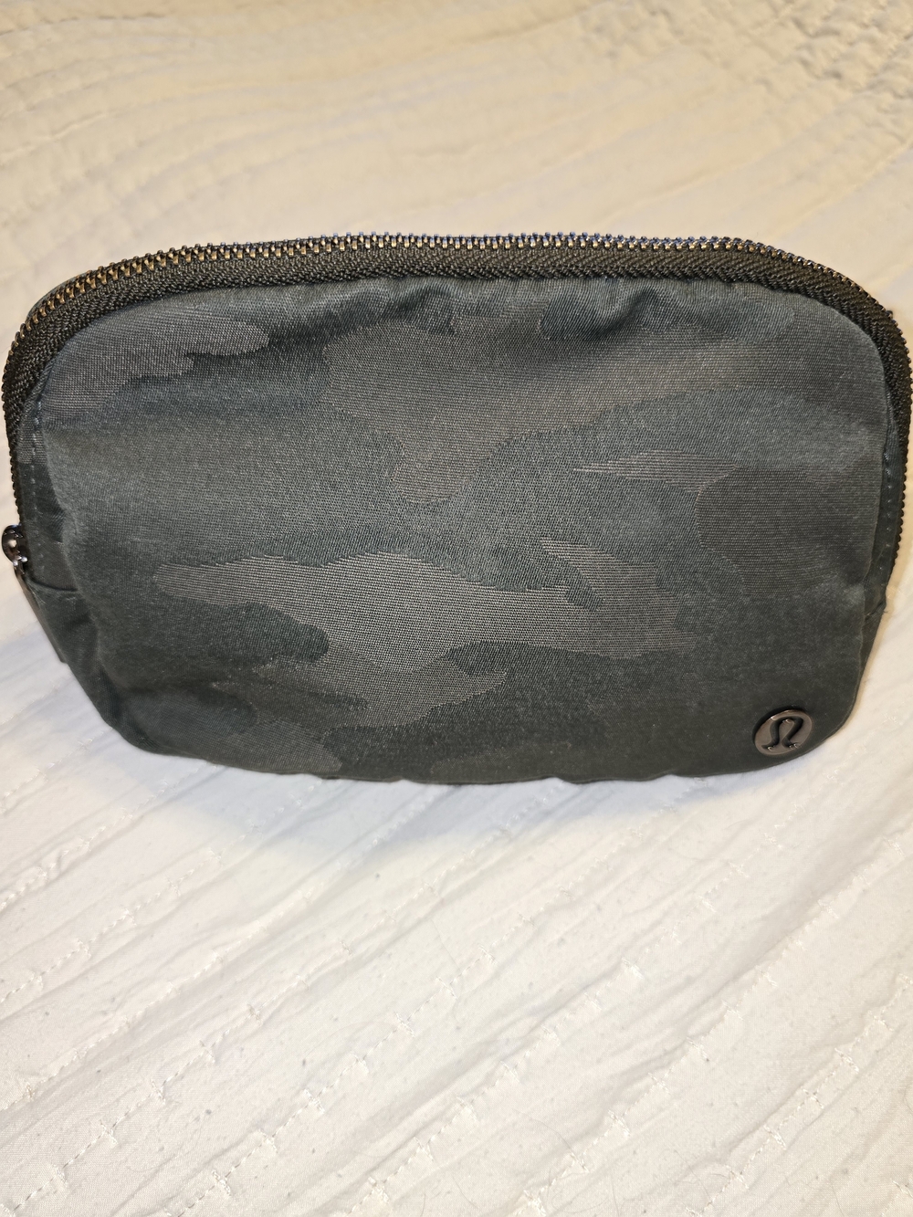 lululemon athletica Small Zip Pouch -Dark Green/Black Camo